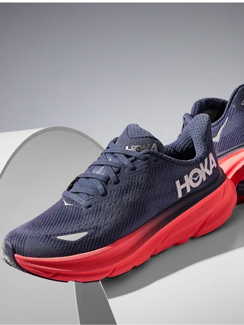 Hoka Clifton 9 GORE-TEX Women size 7 Running Shoe β Navy Upper with Coral